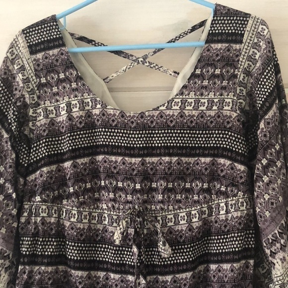 Charlotte Russe Boho Bell Sleeve Top - Picture 2 of 8